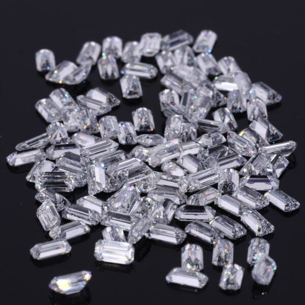 Emerald, diamond, small diamond